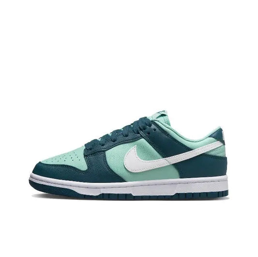 Dunk Low | Trainers | Nike