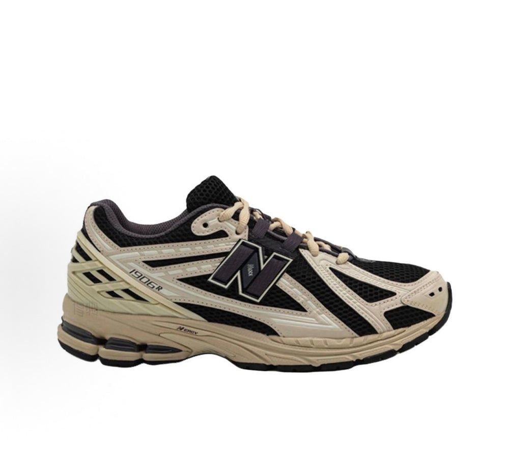 New Balance sneakers: black and beige lace-up with N logo and padded collar