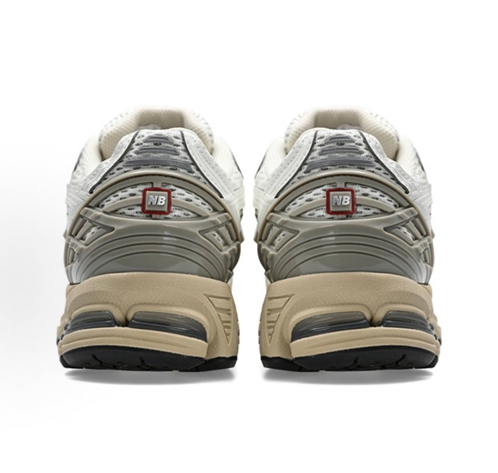 Back view sneakers with New Balance emblem, white knit upper and beige midsole