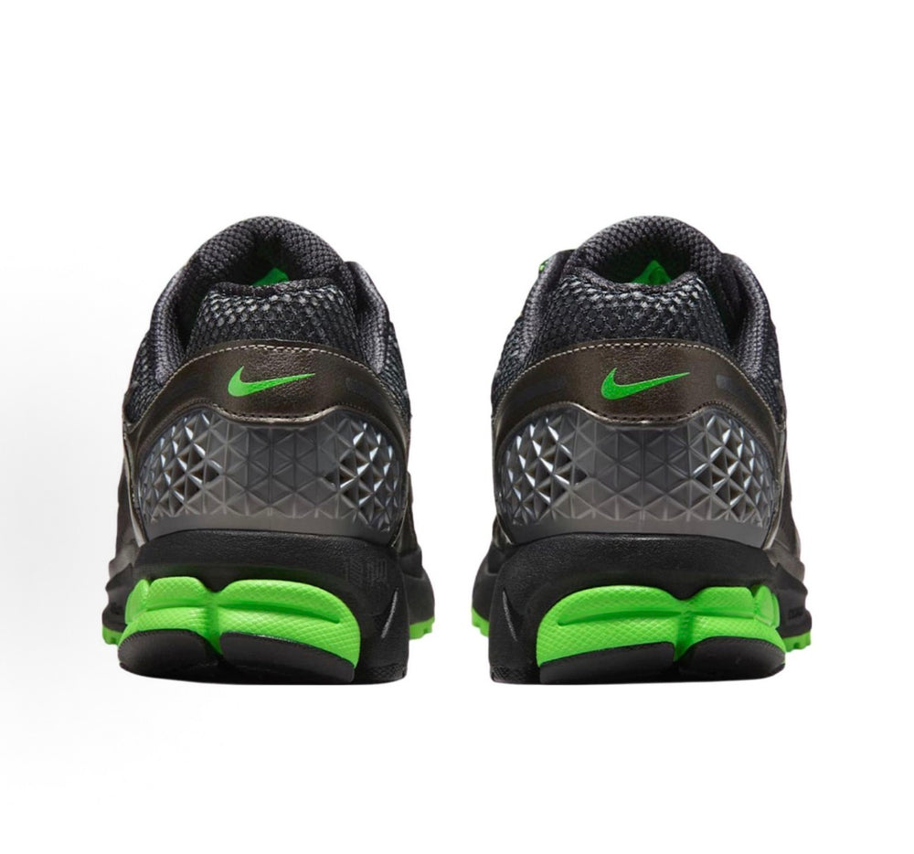 Nike Zoom Vomero 5 rear view in dark gray with green heel accents and patterned panels
