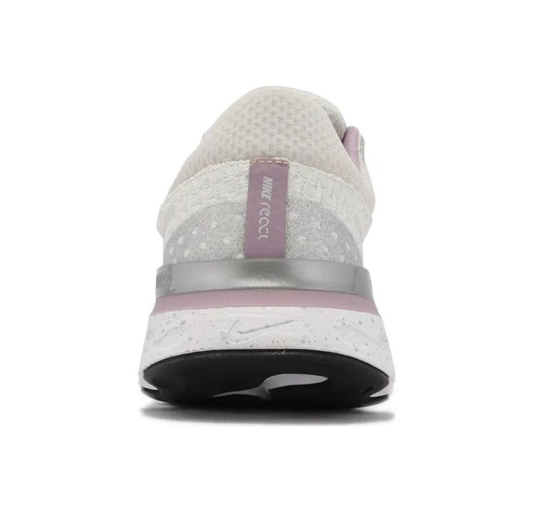 React Infinity Run Flynit 3